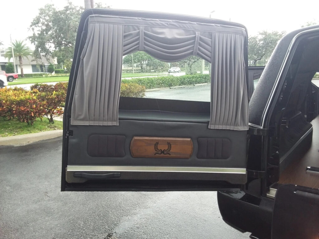 2011 Cadillac Masterpiece Hearse**mint Condition**low Miles**one Owner