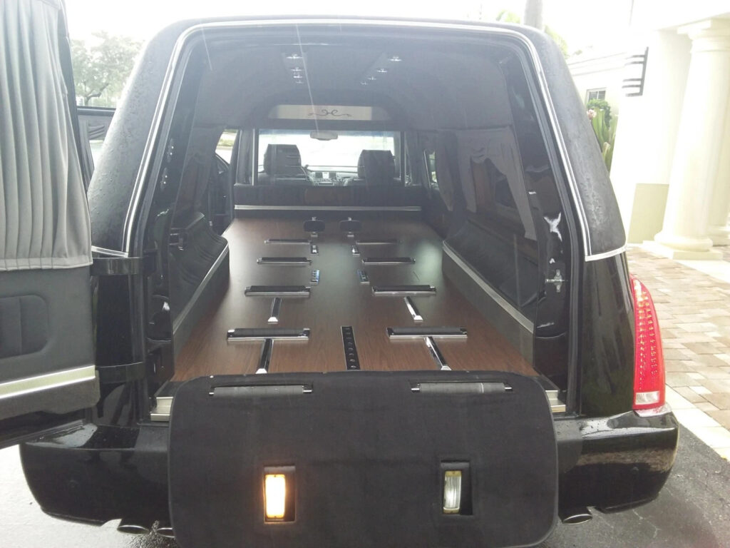 2011 Cadillac Masterpiece Hearse**mint Condition**low Miles**one Owner