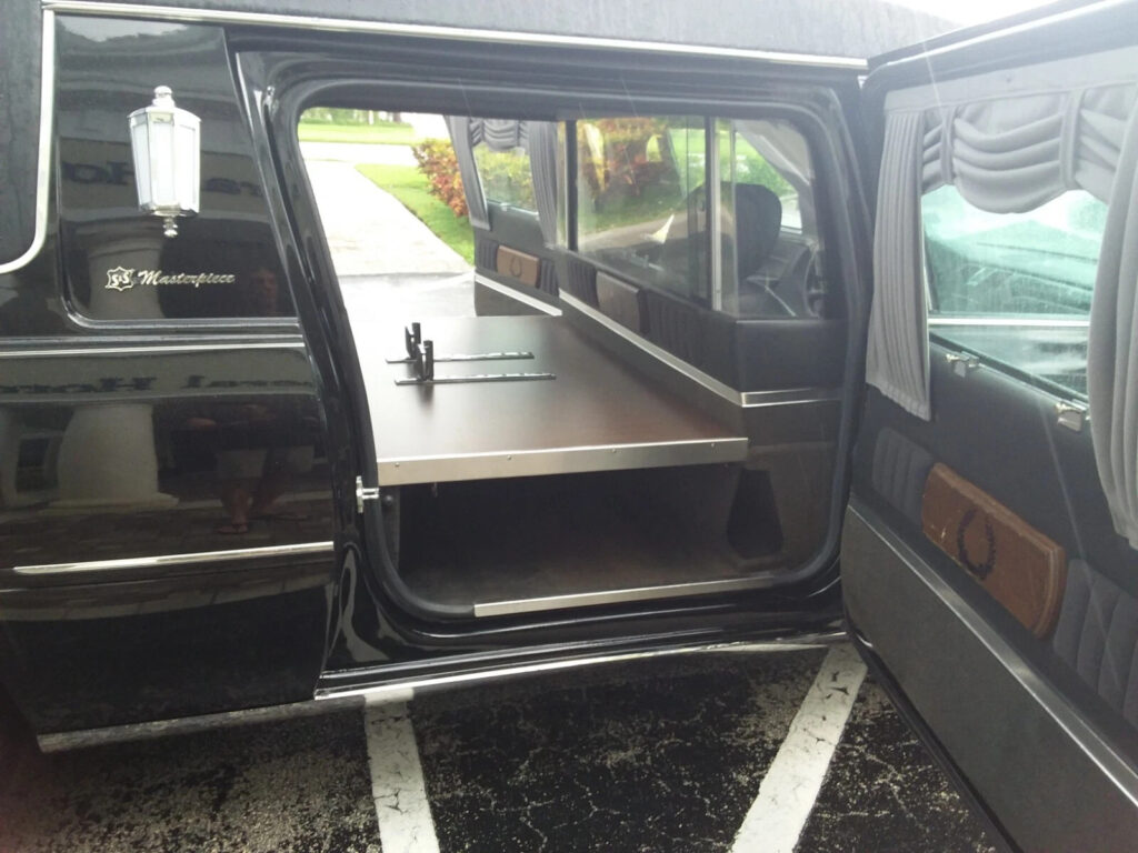 2011 Cadillac Masterpiece Hearse**mint Condition**low Miles**one Owner