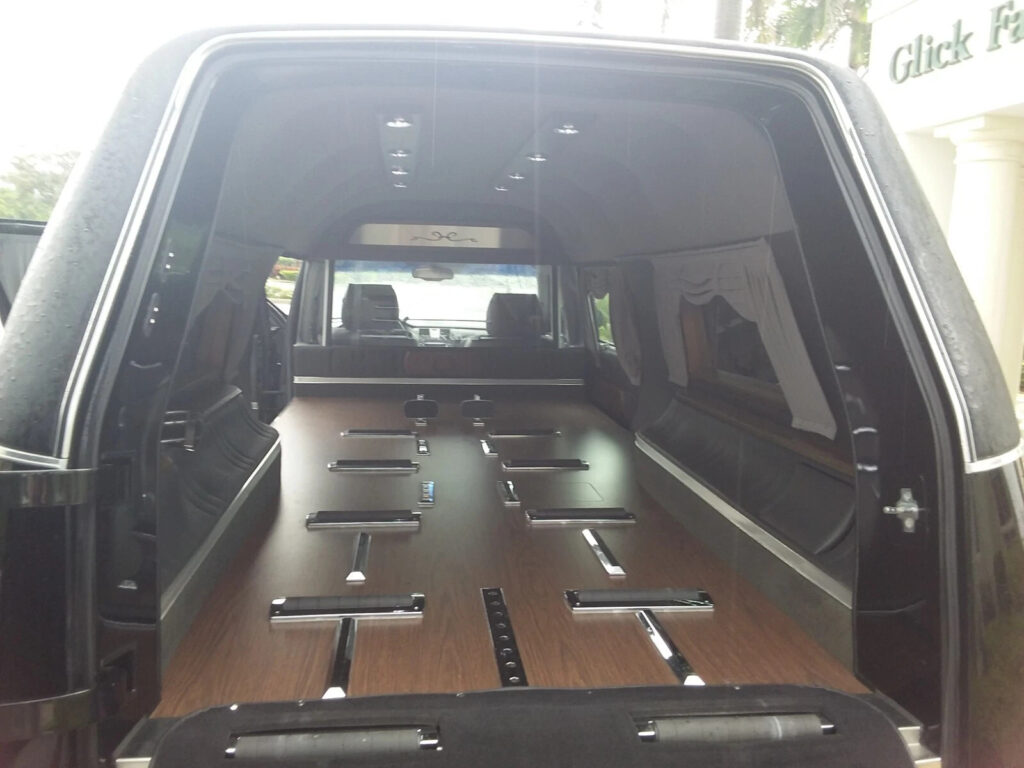 2011 Cadillac Masterpiece Hearse**mint Condition**low Miles**one Owner