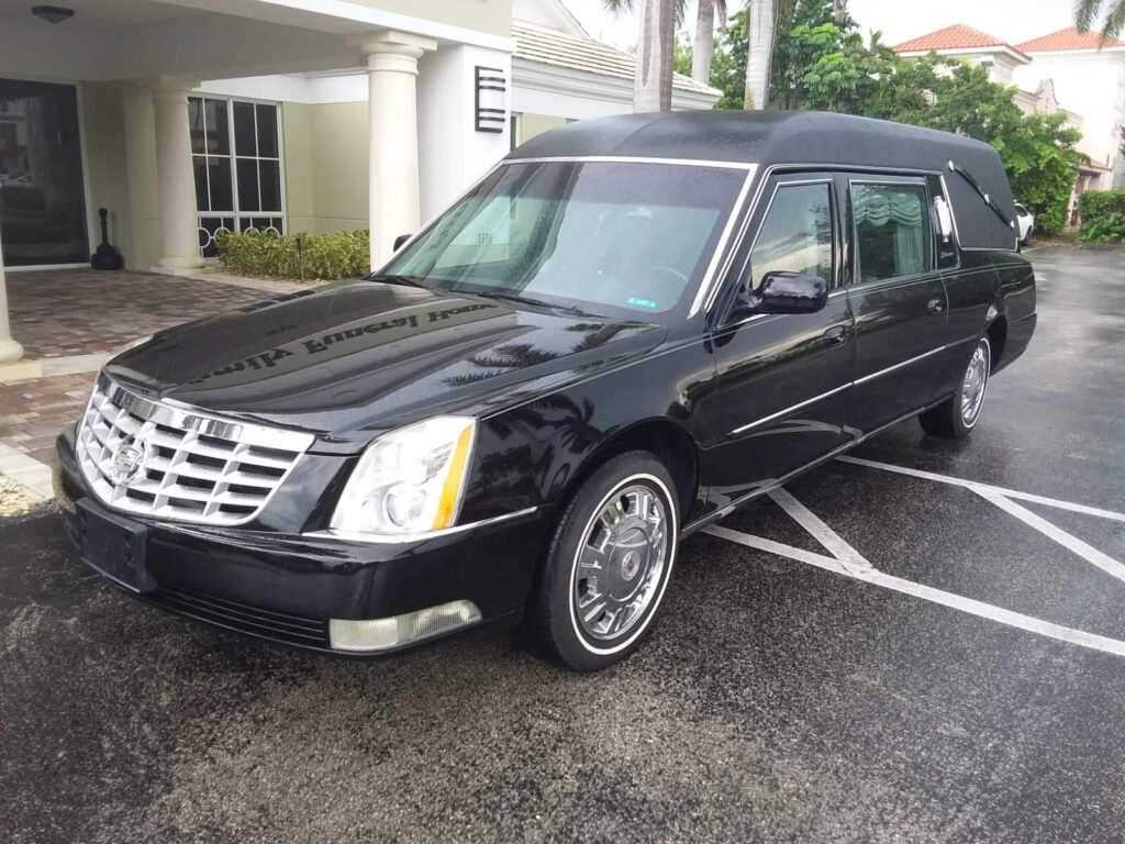 2011 Cadillac Masterpiece Hearse**mint Condition**low Miles**one Owner
