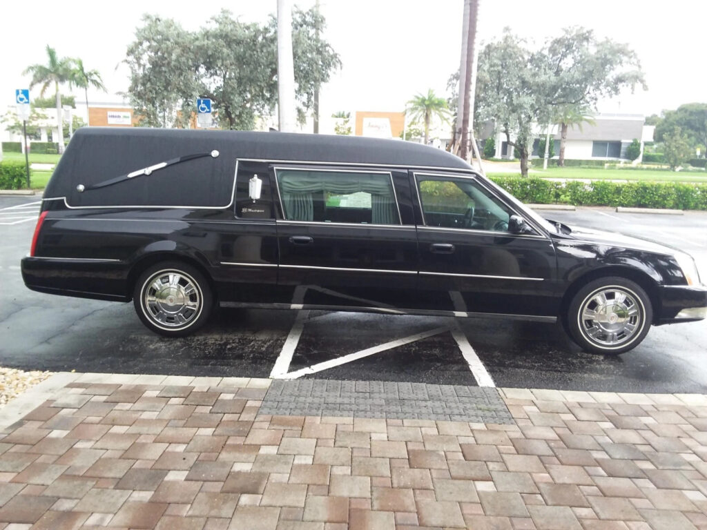 2011 Cadillac Masterpiece Hearse**mint Condition**low Miles**one Owner